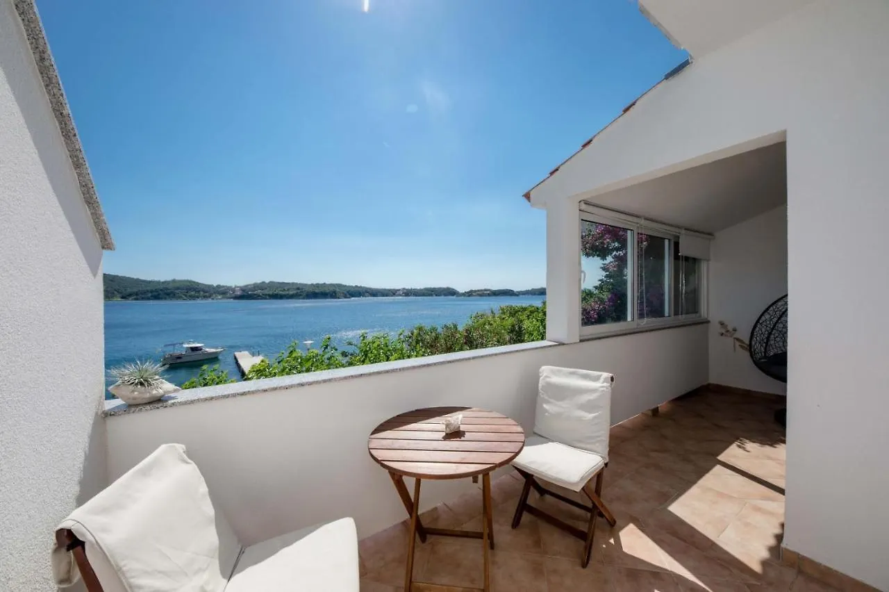 Beachfront Apartment With 1 Bedroom And Terrace Supetarska Draga