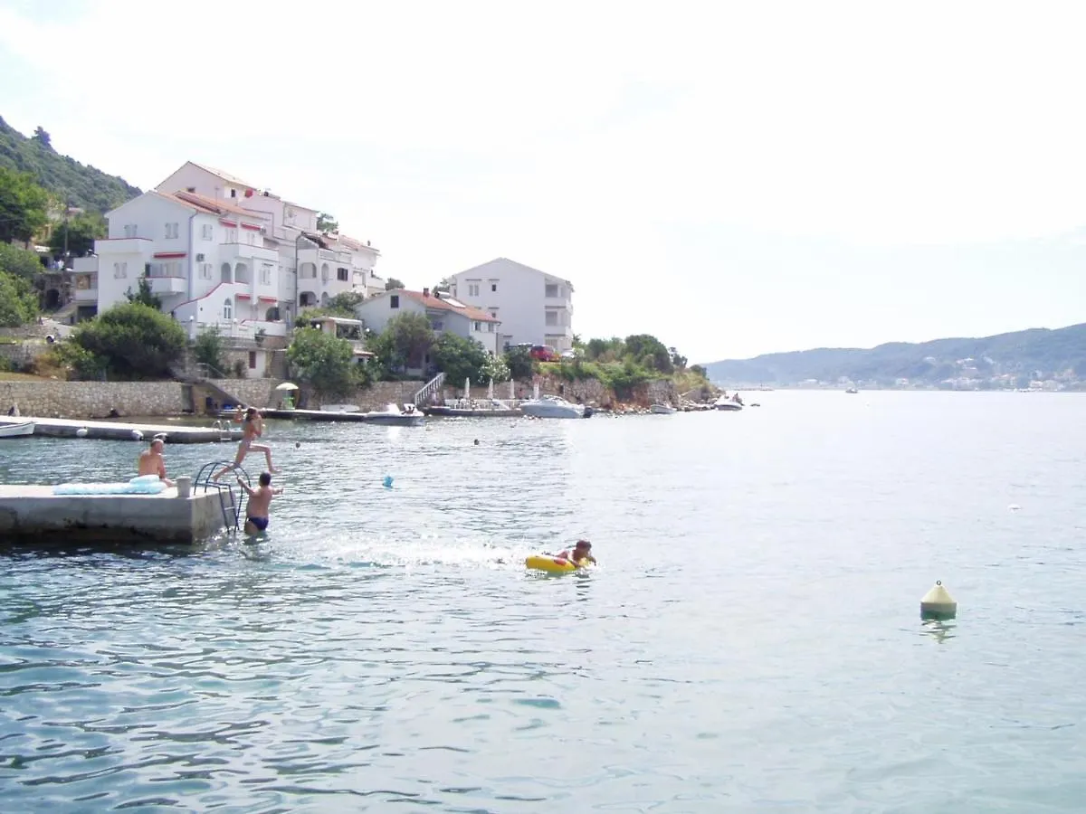Beachfront Apartment With 1 Bedroom And Terrace Supetarska Draga Κροατία