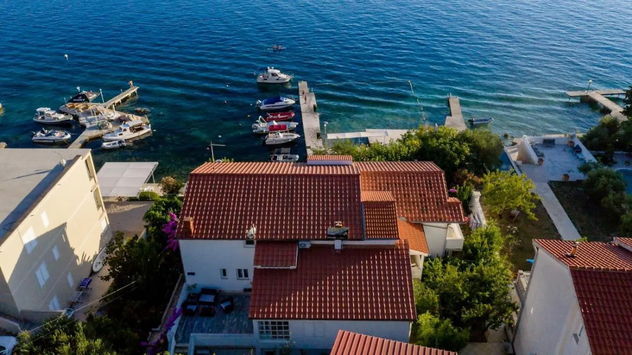 Beachfront Apartment With 1 Bedroom And Terrace Supetarska Draga 0*,  Κροατία