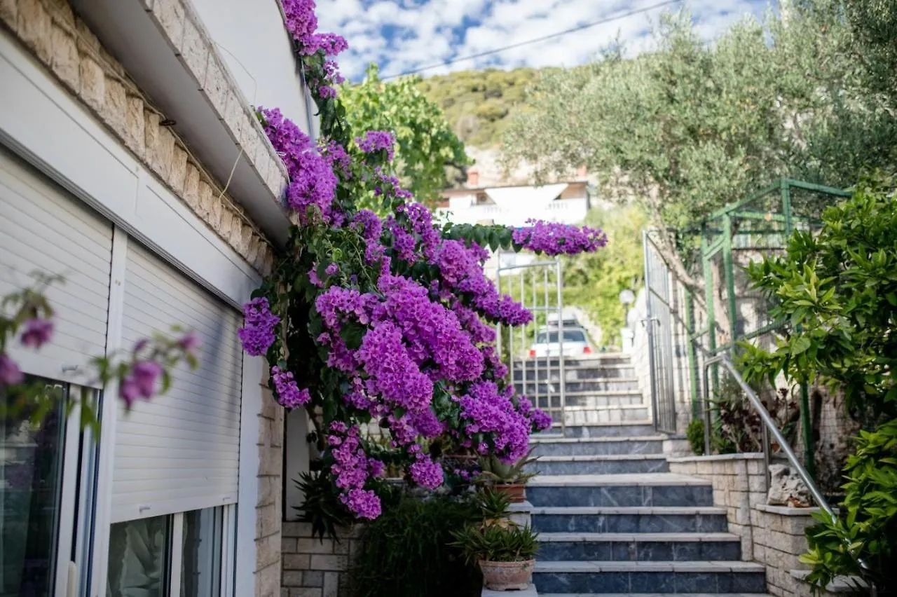 Beachfront Apartment With 1 Bedroom And Terrace Supetarska Draga