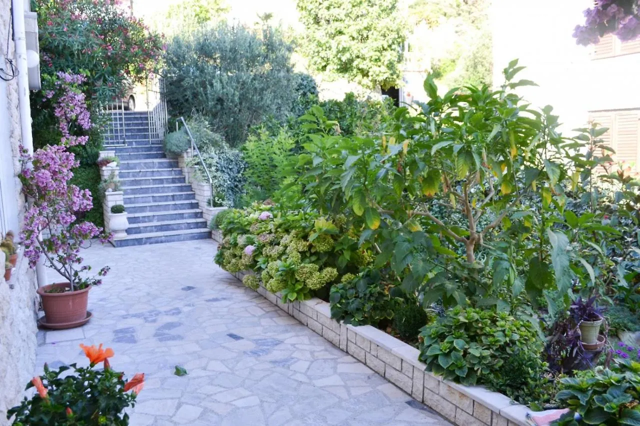 Beachfront Apartment With 1 Bedroom And Terrace Supetarska Draga 0*,  Κροατία