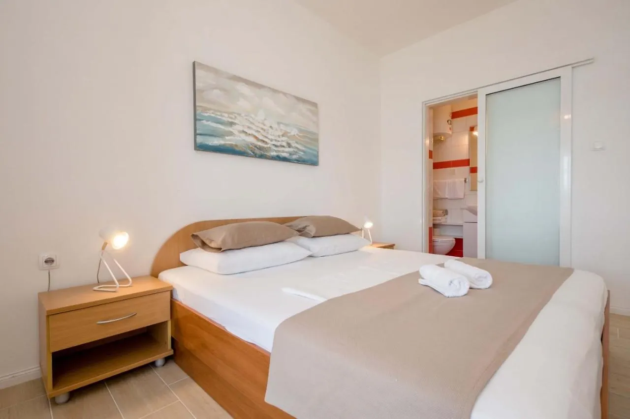 Beachfront Apartment With 1 Bedroom And Terrace Supetarska Draga